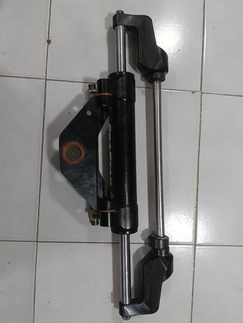 Cilindro de dirección hidráulica — foto 2