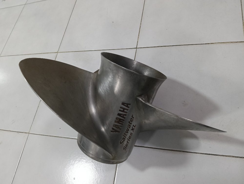 Propela para Yamaha paso 17 izquierda