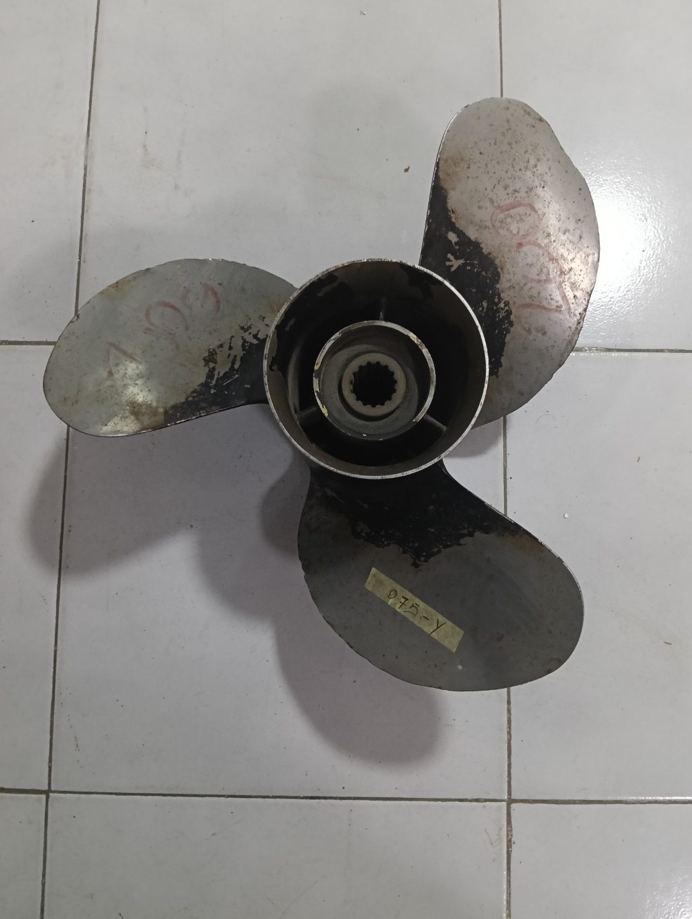 Propela para Yamaha 75 HP paso 16