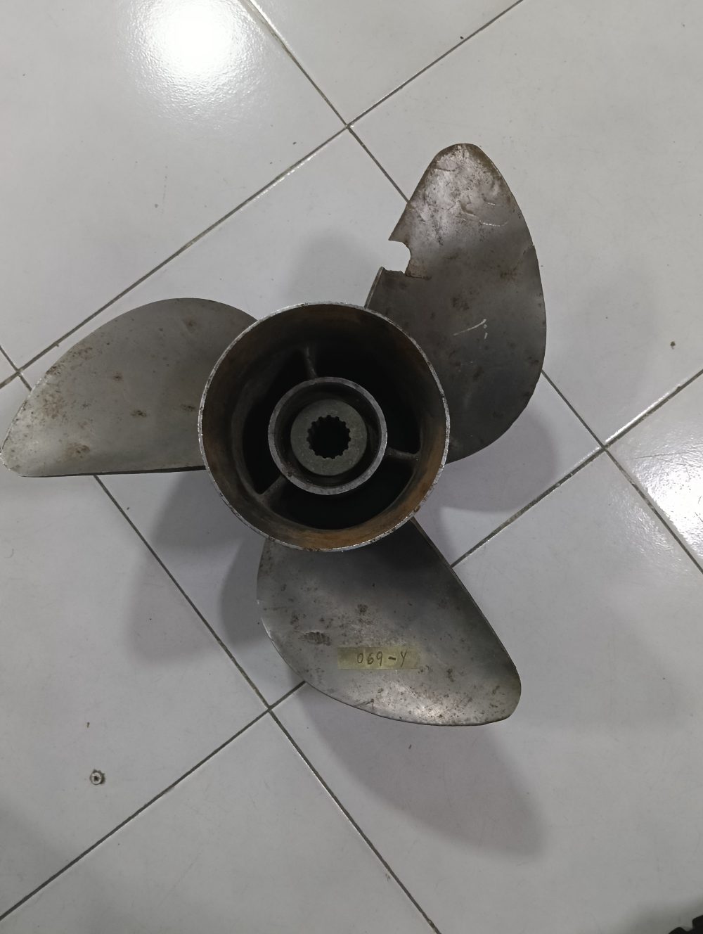 Propela para Yamaha 200 HP 2T paso 17