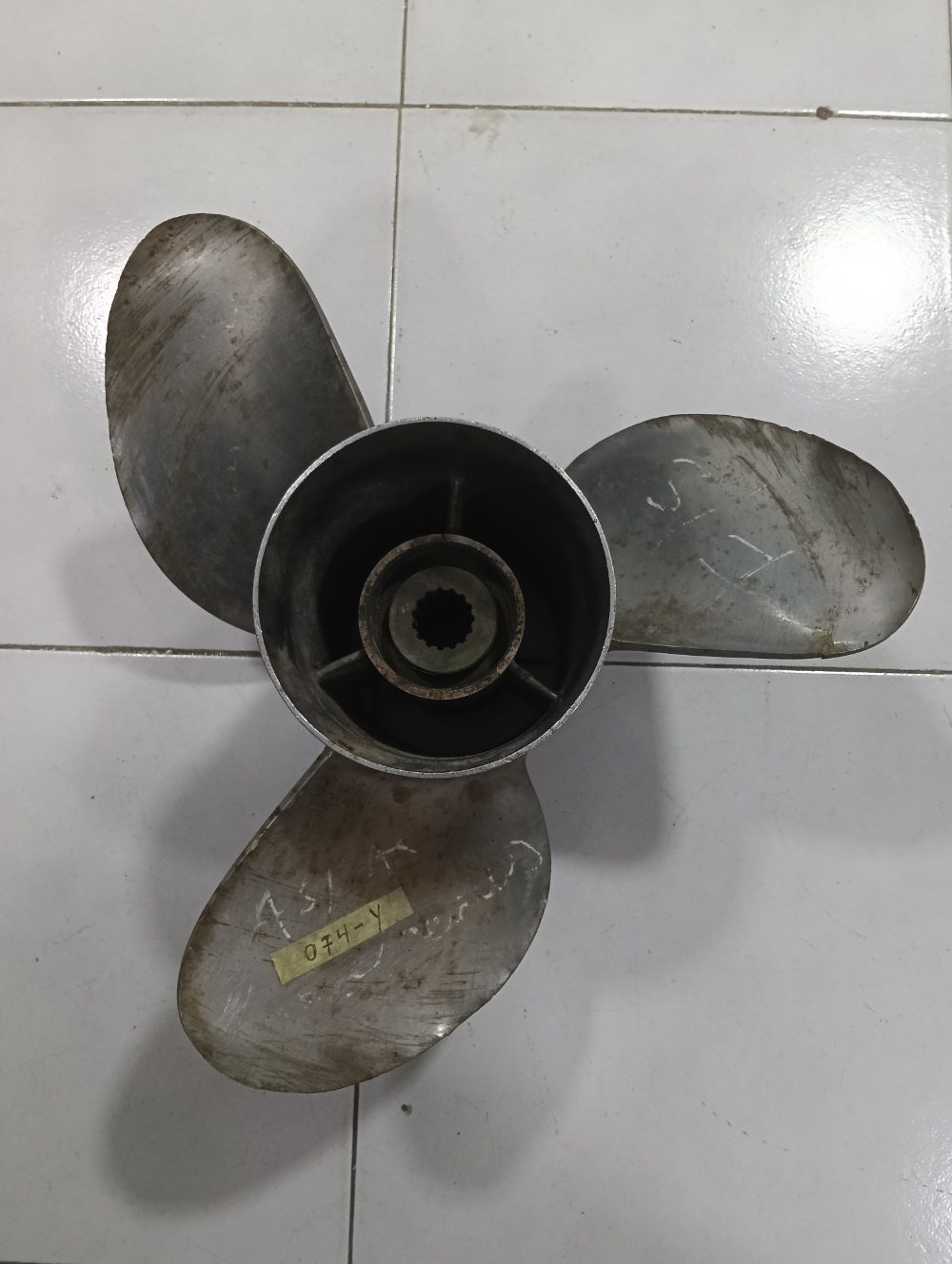 Propela para Yamaha 200 HP 2T paso 21