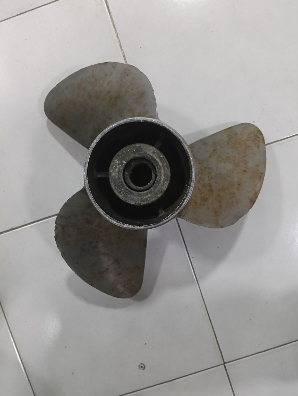 Propela para Yamaha 200 HP 2T paso 19 izquierda — foto 3