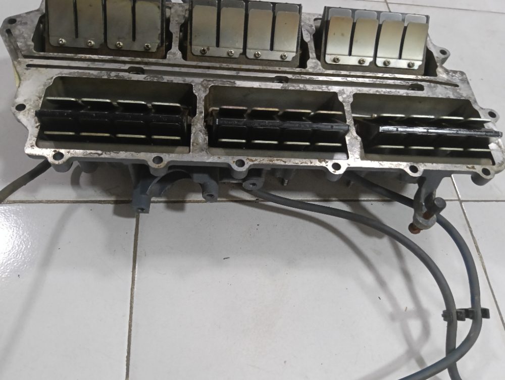 Multuple de admisión con lengueta para Yamaha 200 HP 2T — foto 4