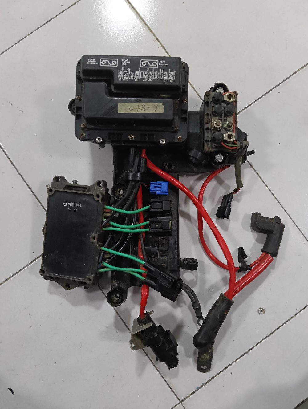 Fusiblera+regulador de voltaje para Yamaha 300 HP