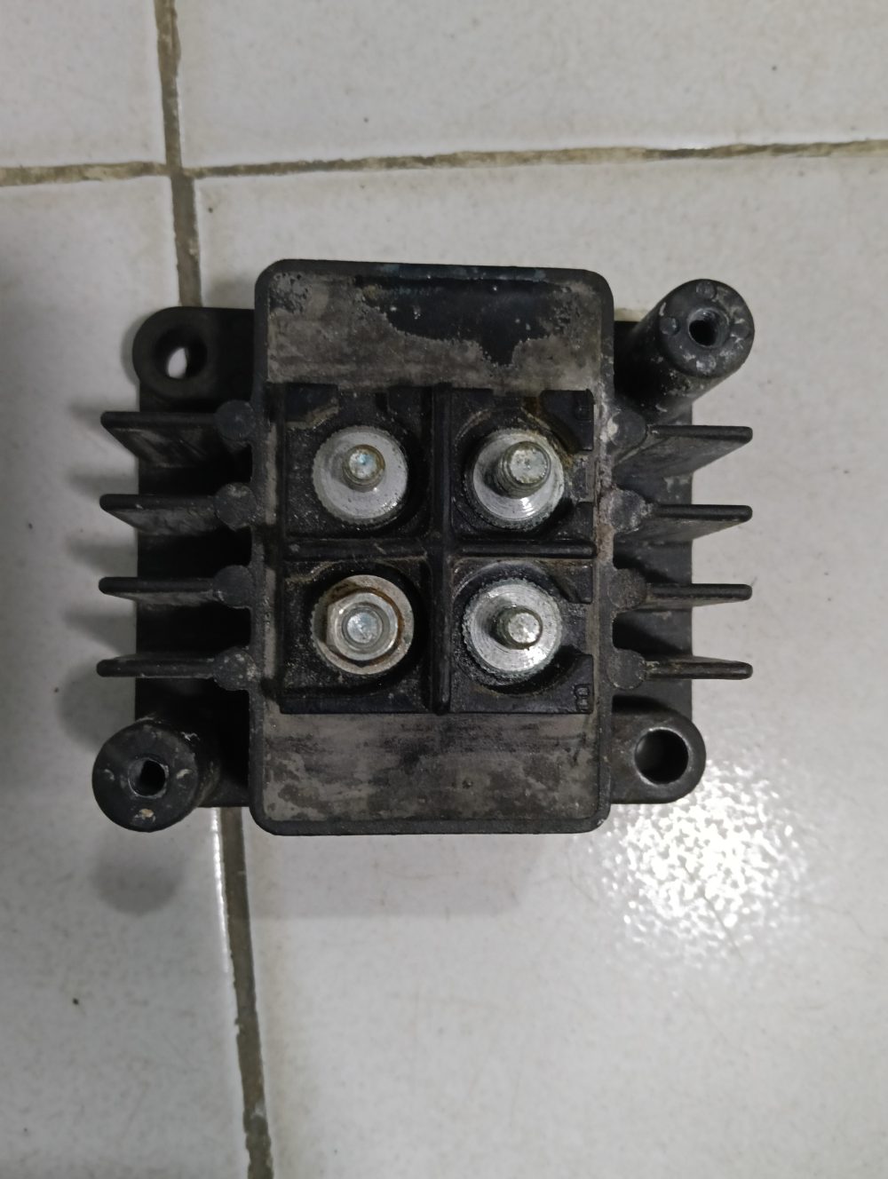 Regulador de voltaje para Yamaha 200 HP 2T — foto 2