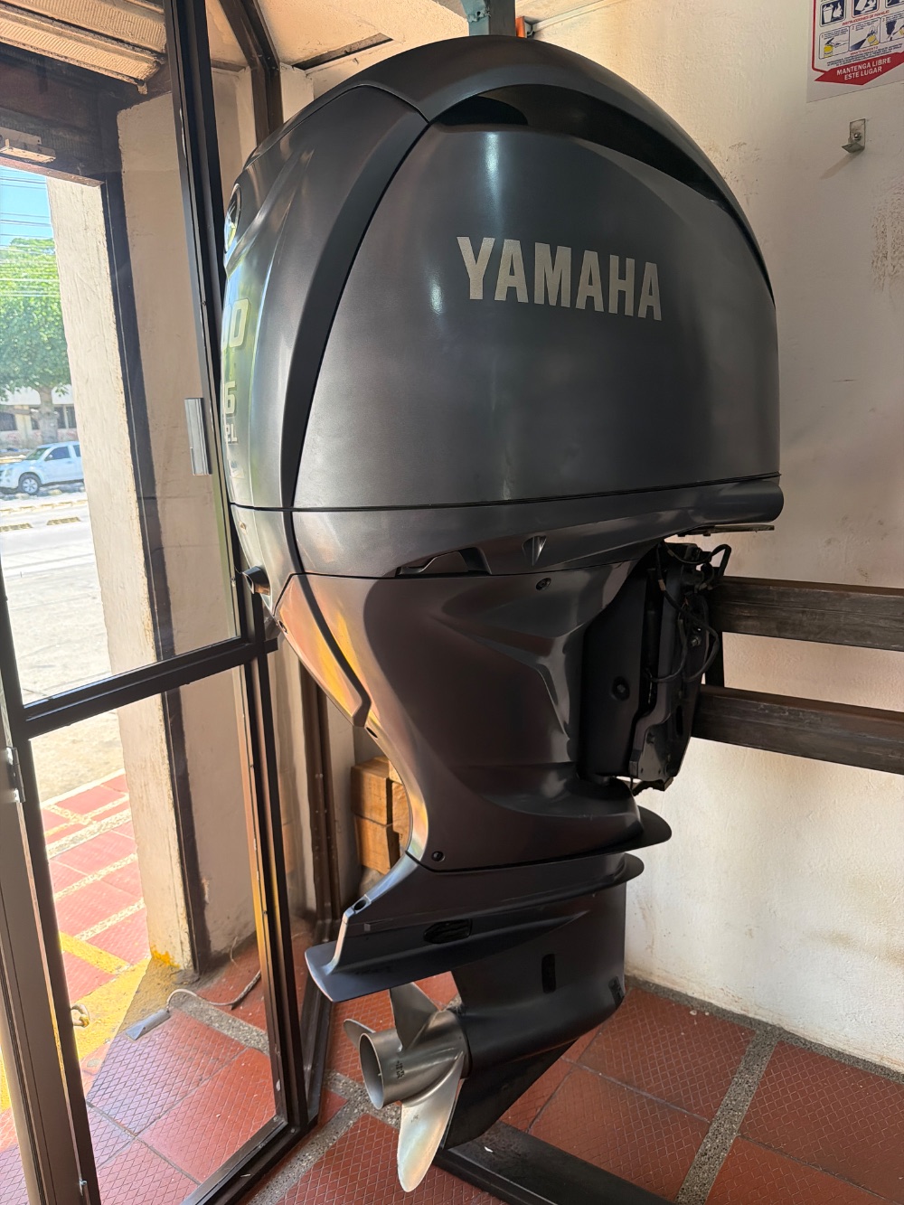 Motor fuera de borda 300 HP V6 Yamaha completo