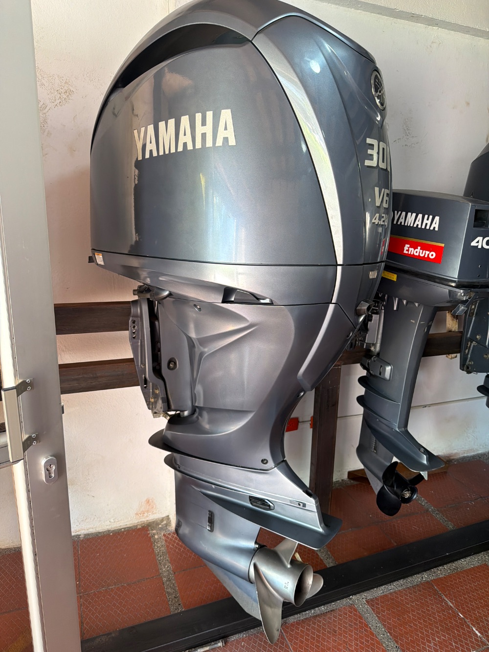 Motor fuera de borda Yamaha 300 V6 4.2L