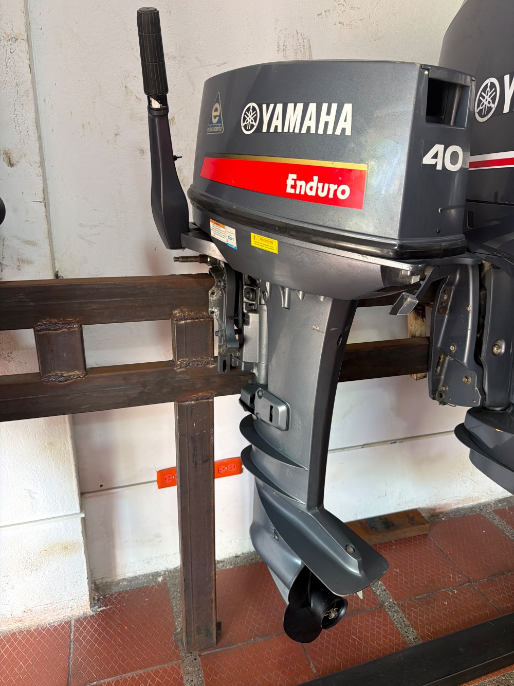 Motor fuera de borda Yamaha Enduro 40 HP — foto 3