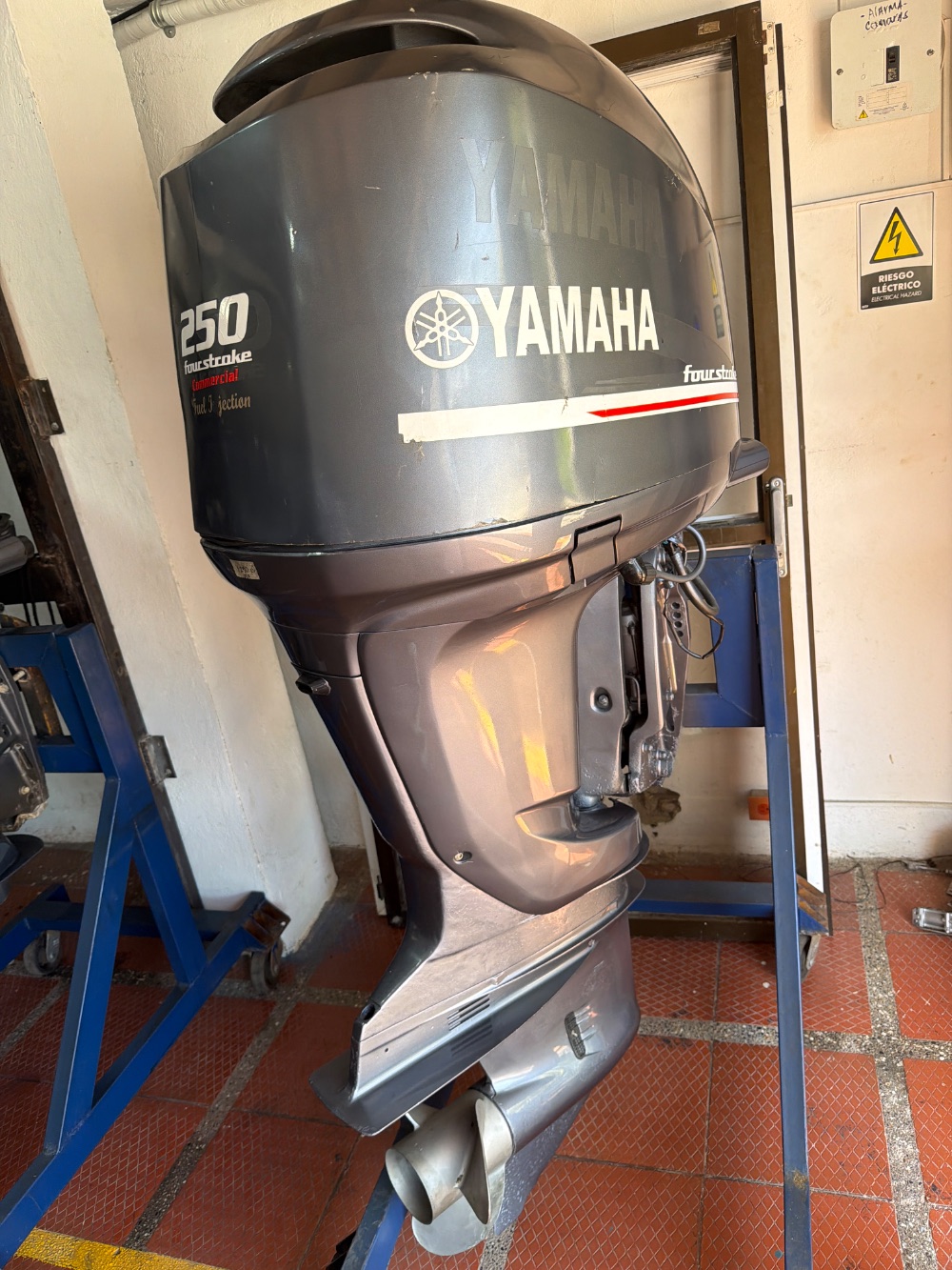 Motor fuera de borda Yamaha 250HP four stroke — foto 2