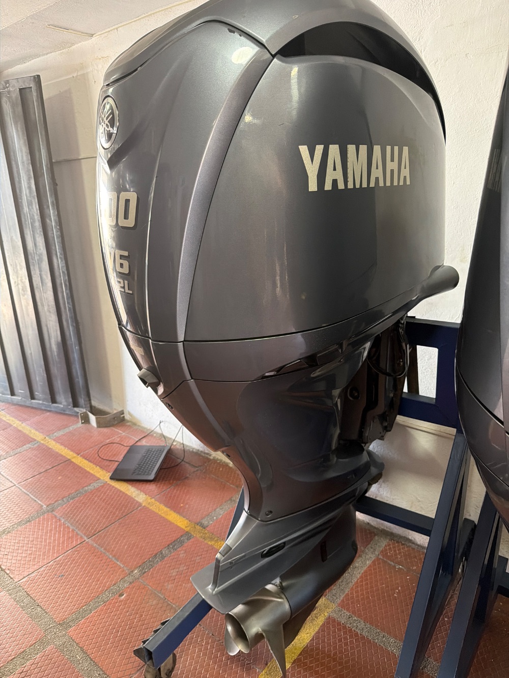 Motor fuera de borda Yamaha 300 V6 4.2L — foto 2