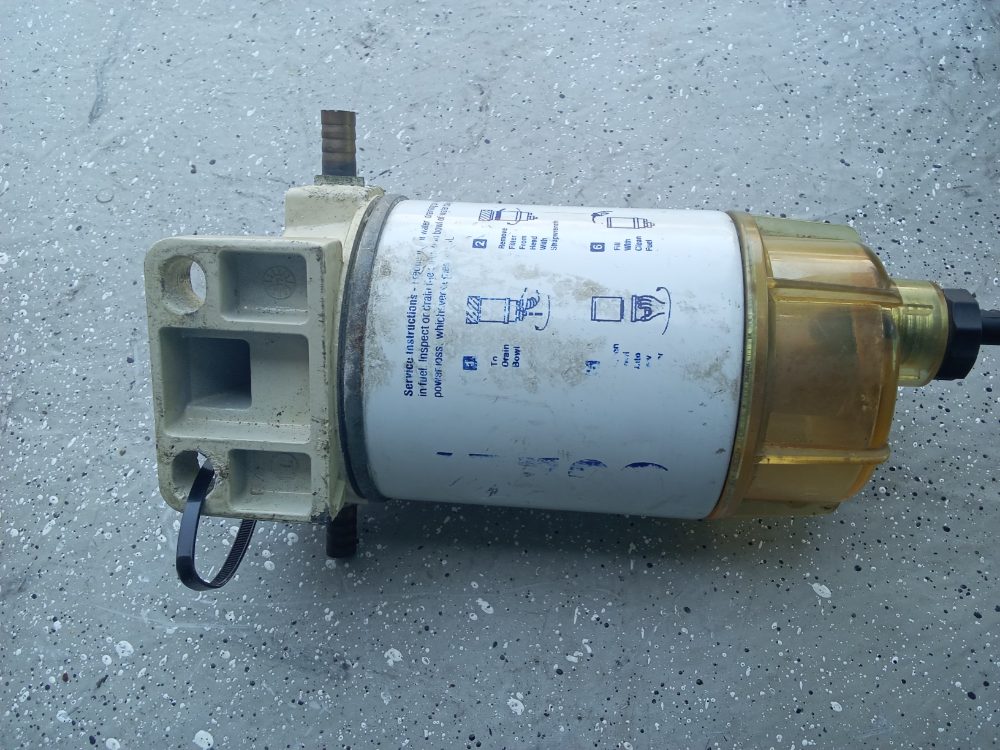 Filtro separador de agua/combustible con vaso decantador
