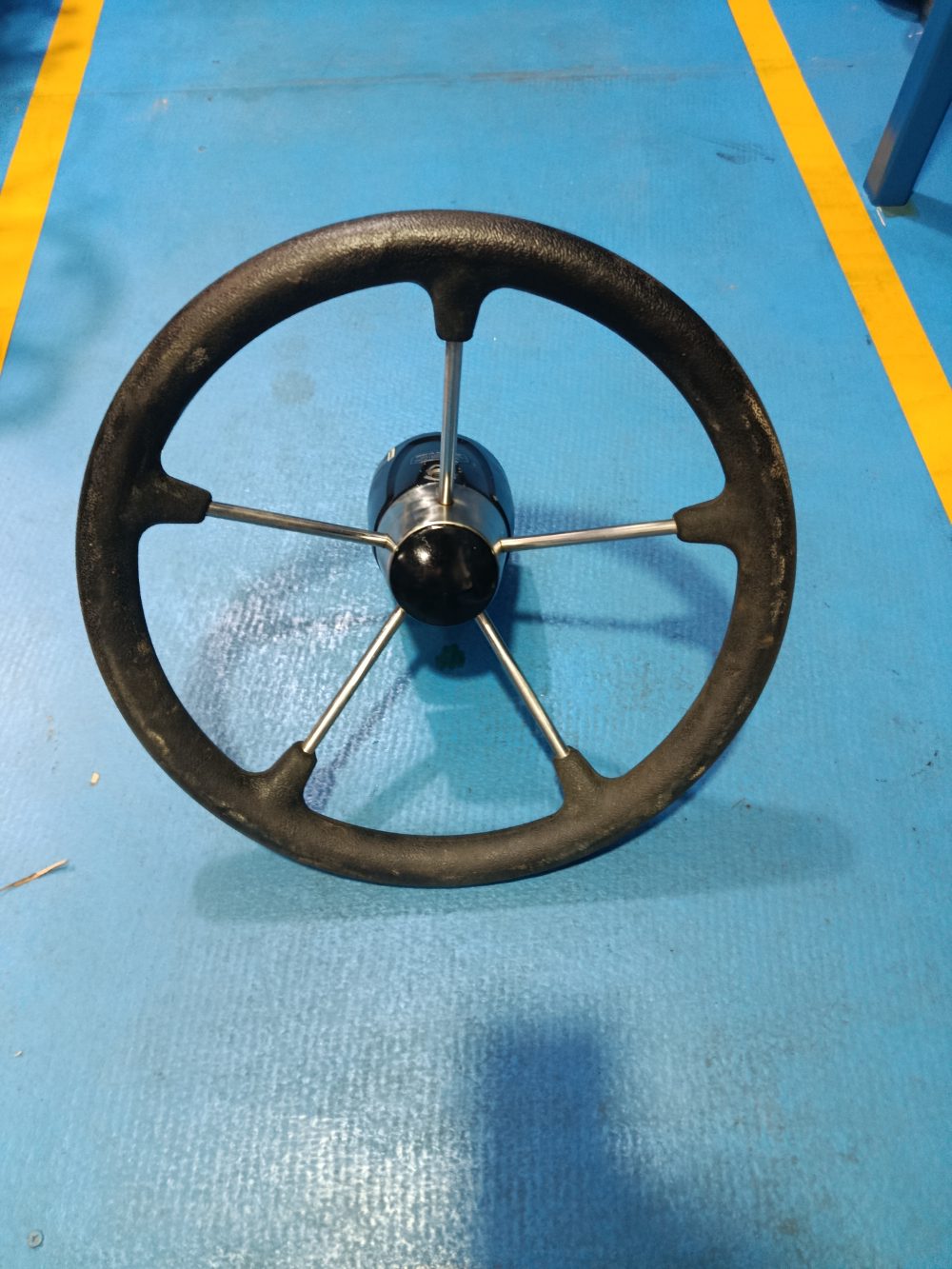 Volante con sistema de dirección hidráulica SeaStar — foto 2
