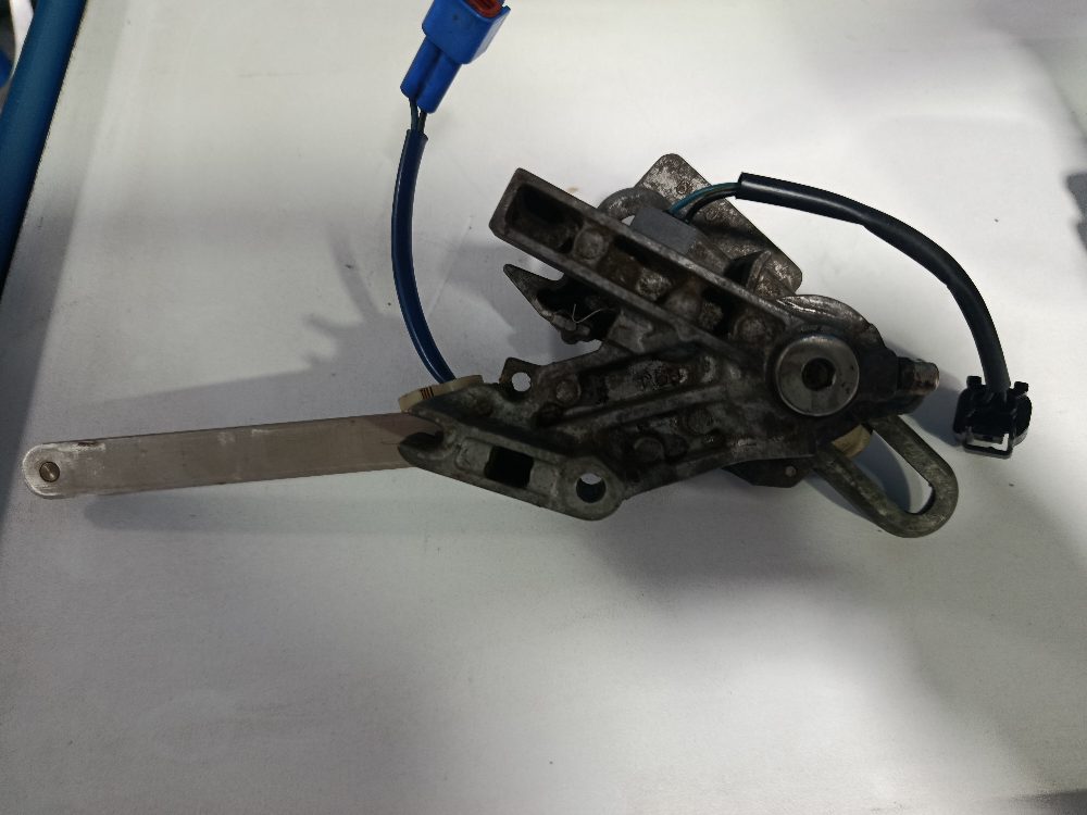 Soporte interruptor neutro Yamaha 250HP — foto 3
