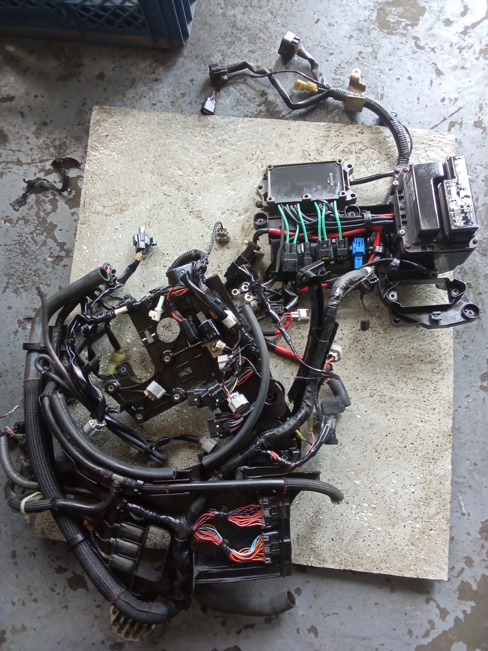 Arnés de cableado de motor fuera de borda con conectores y sensores — foto 3
