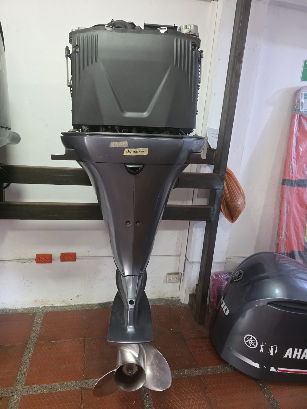 Motor fuera de borda Yamaha 300 HP — foto 2