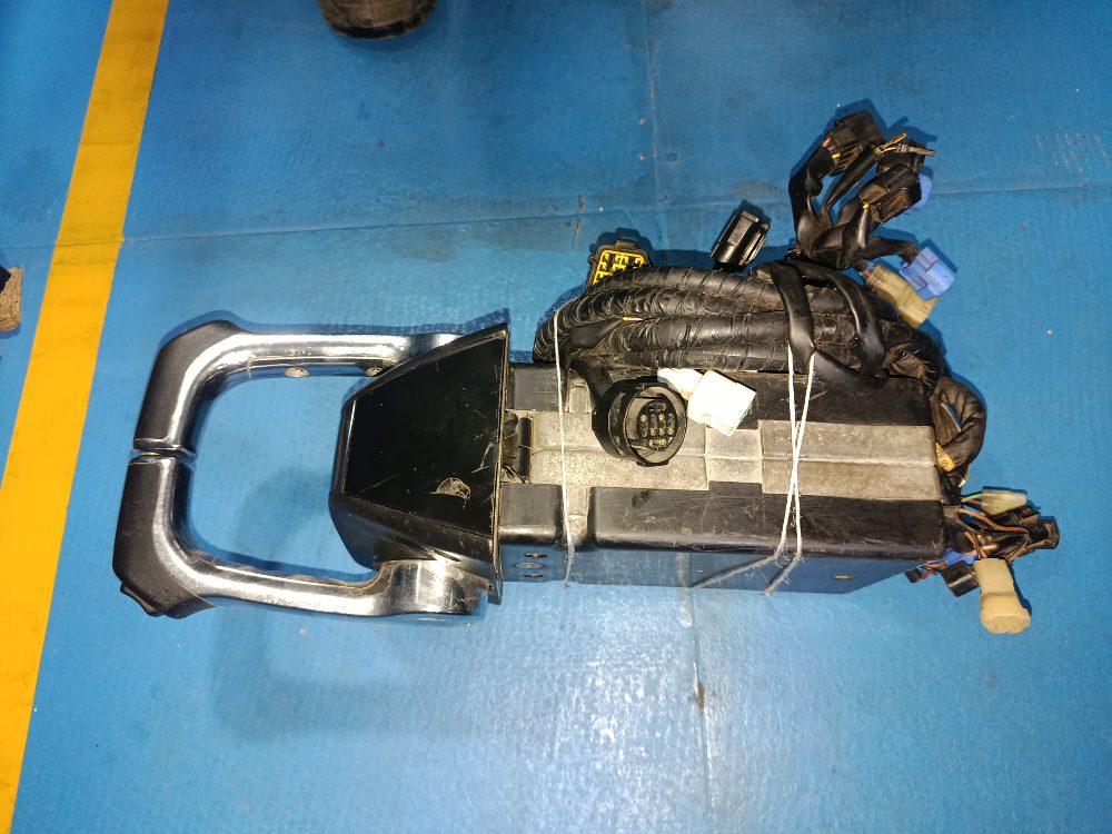 Caja de mando electrónico Yamaha 300HP — foto 2