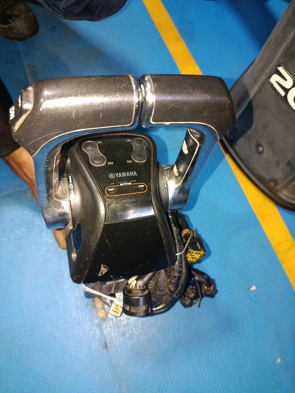 Caja de mando electrónico Yamaha 300HP — foto 3