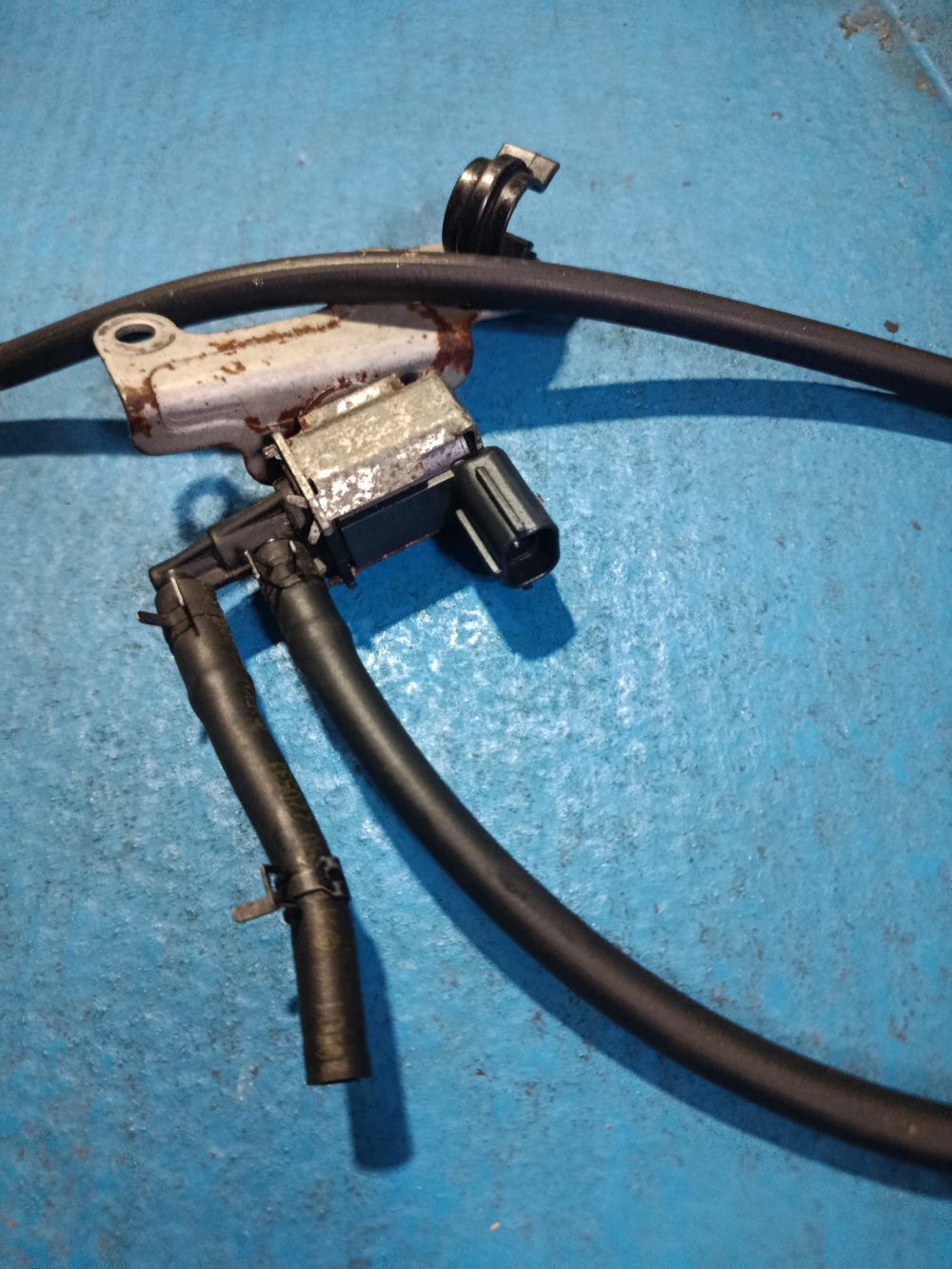 Válvula solenoide Suzuki — foto 3