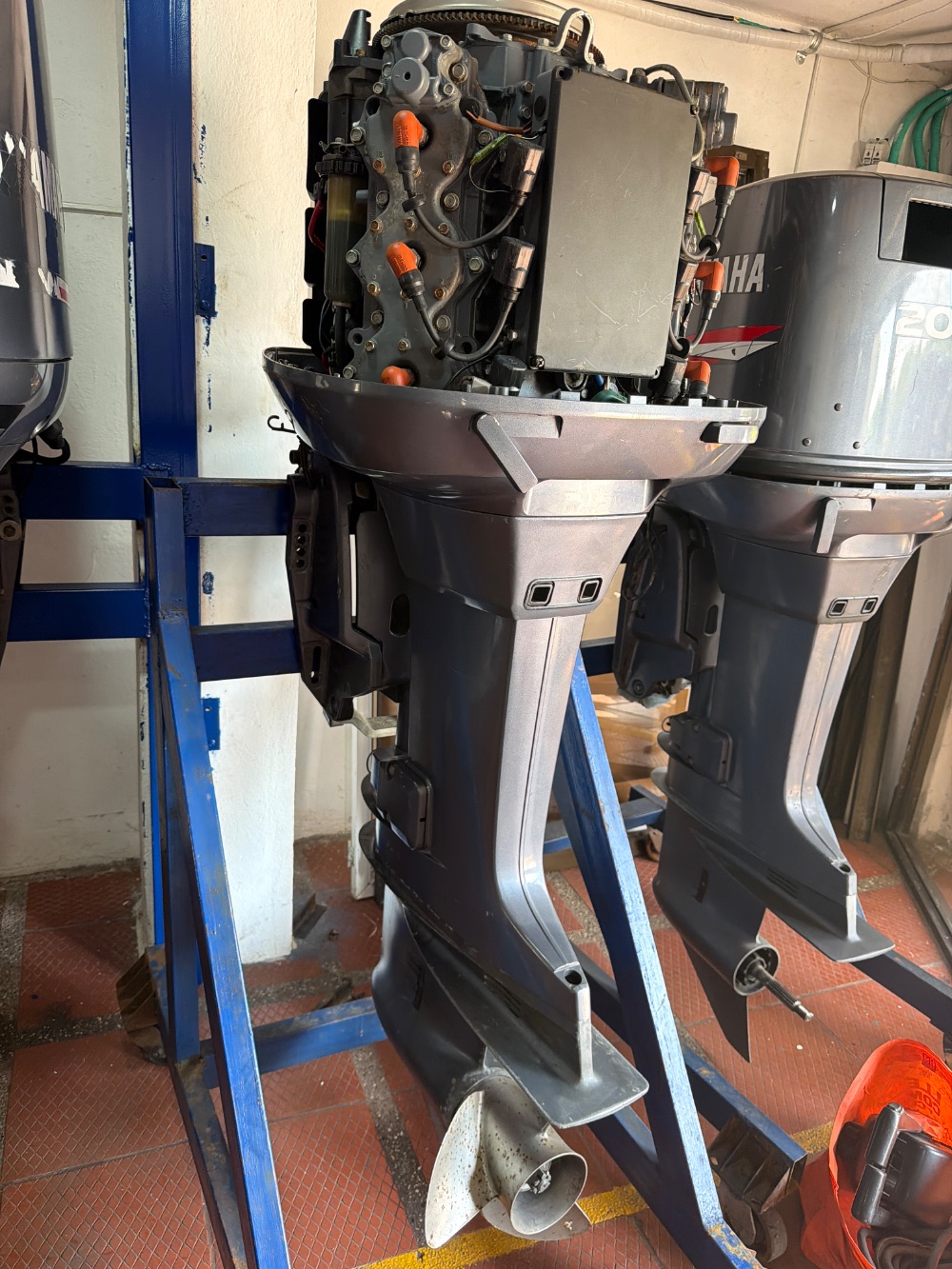 Motor fuera de borda Yamaha 200HP sin cofia