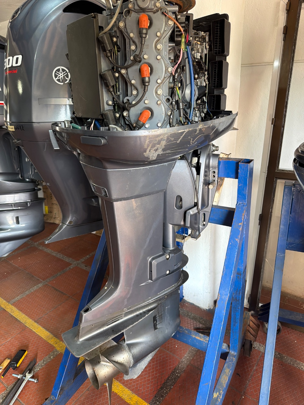 Motor fuera de borda Yamaha 200HP sin cofia — foto 2