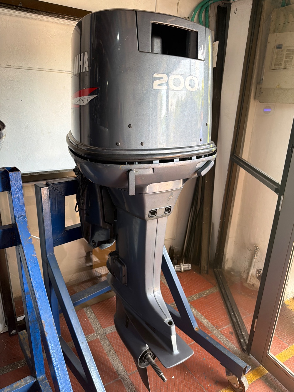 Motor fuera de borda Yamaha 200HP sin cofia — foto 4