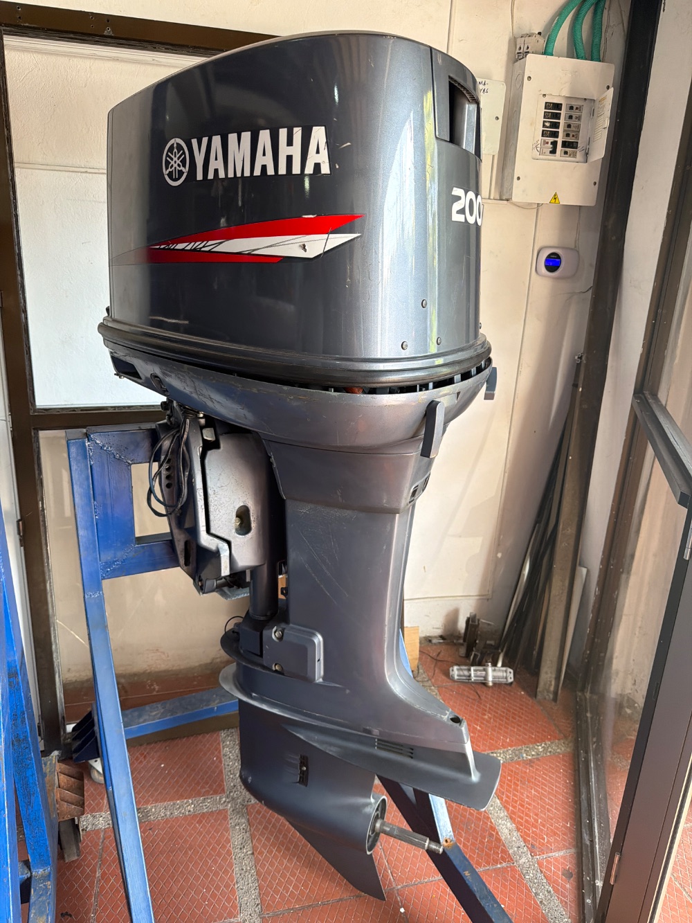 Motor fuera de borda Yamaha 200HP sin cofia — foto 5