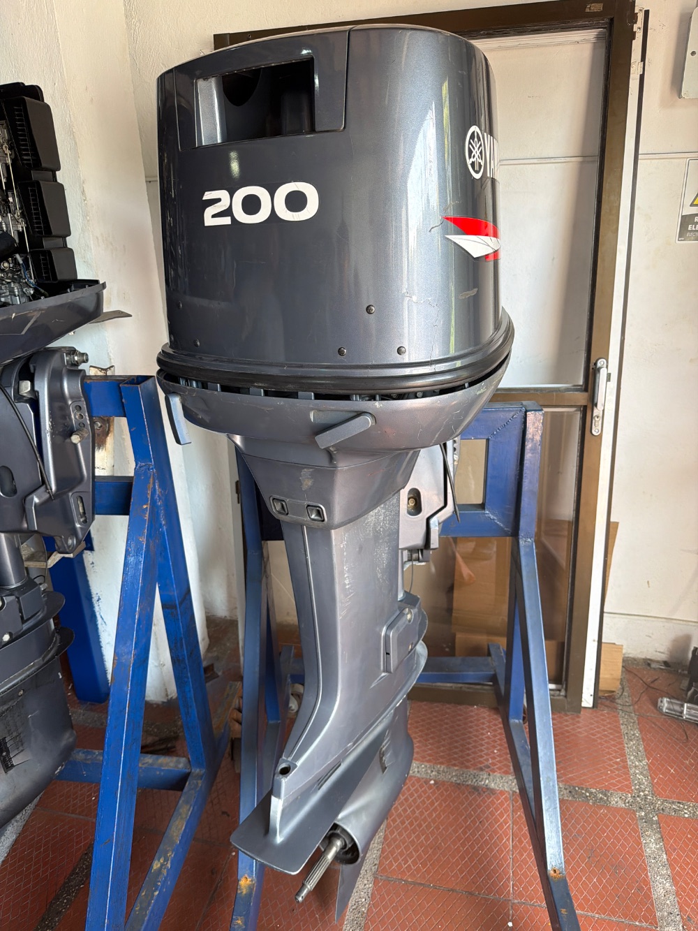 Motor fuera de borda Yamaha 200HP sin cofia — foto 6