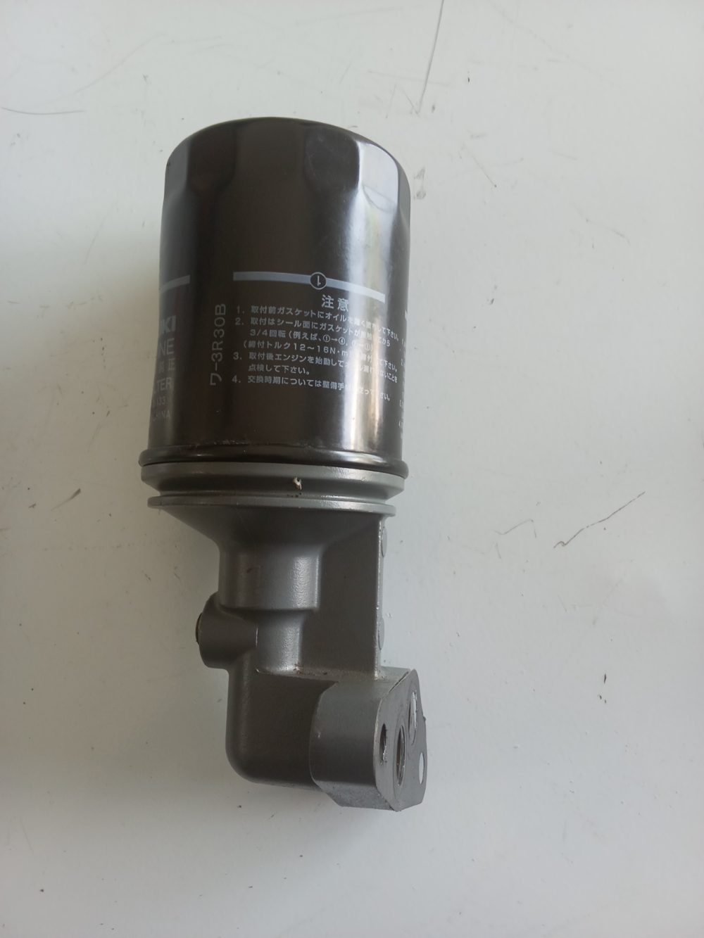 Soporte o adaptador de filtro de aceite SUZUKI 90 HP 4T — foto 2
