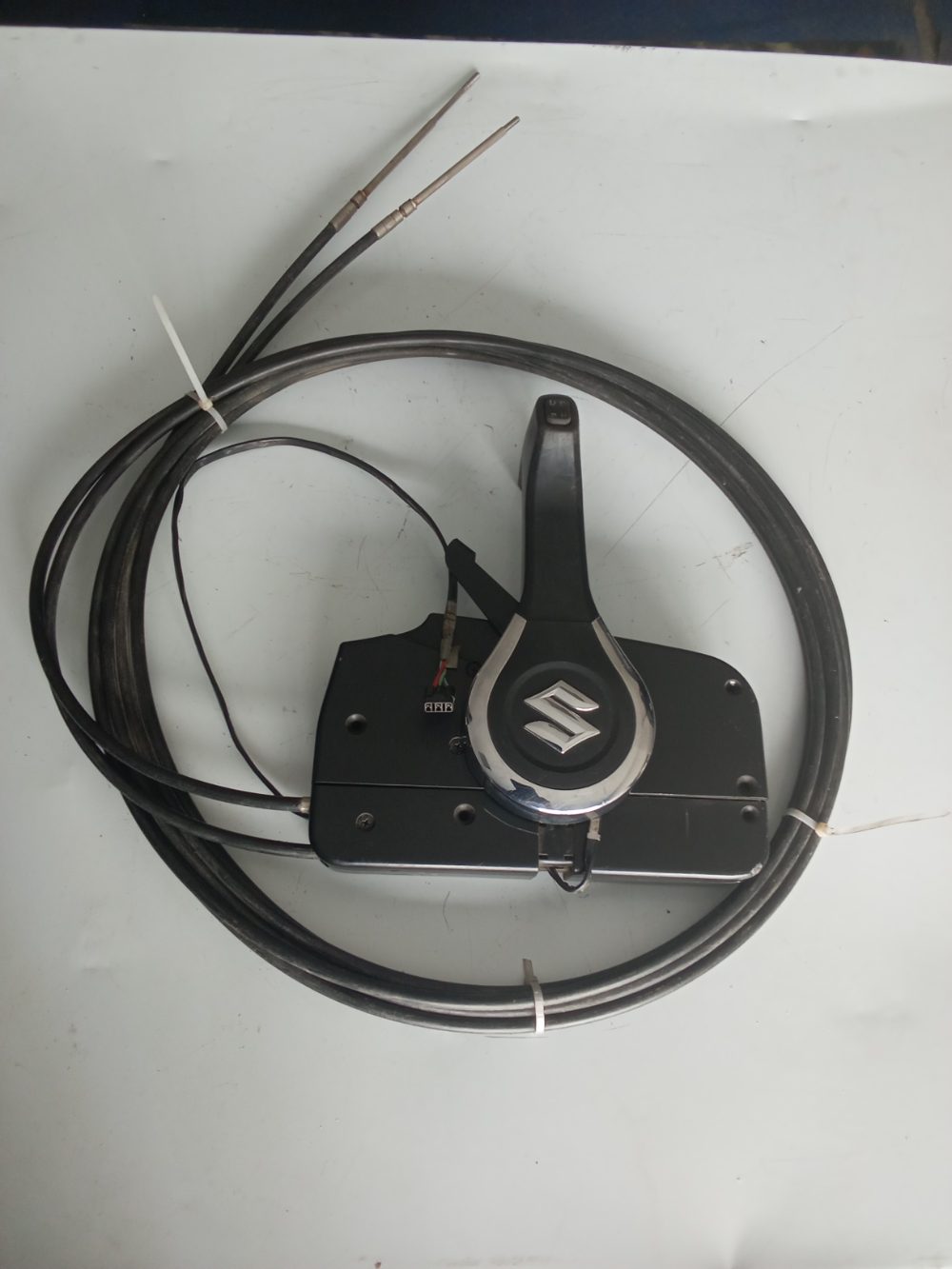 Caja de mando de guayas para Suzuki