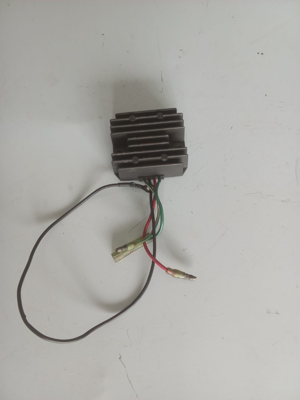 Regulador rectificador de voltaje 2T