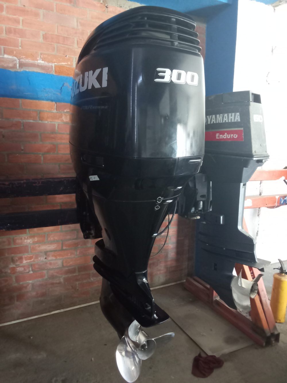 Motor fuera de borda Suzuki 300HP