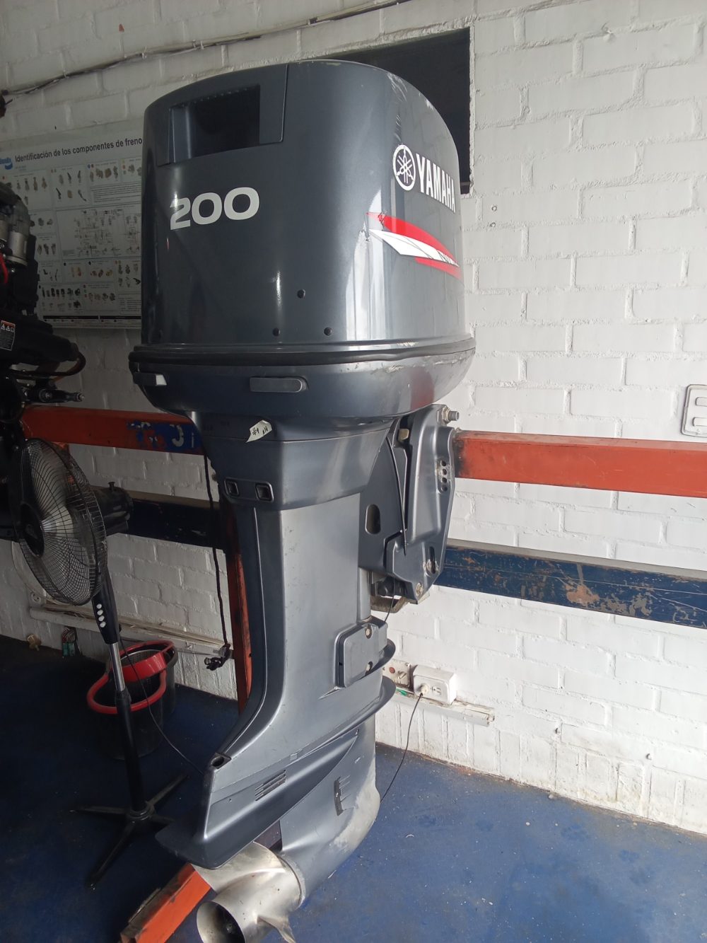 Motor fuera de borda Yamaha 200HP 2t — foto 2