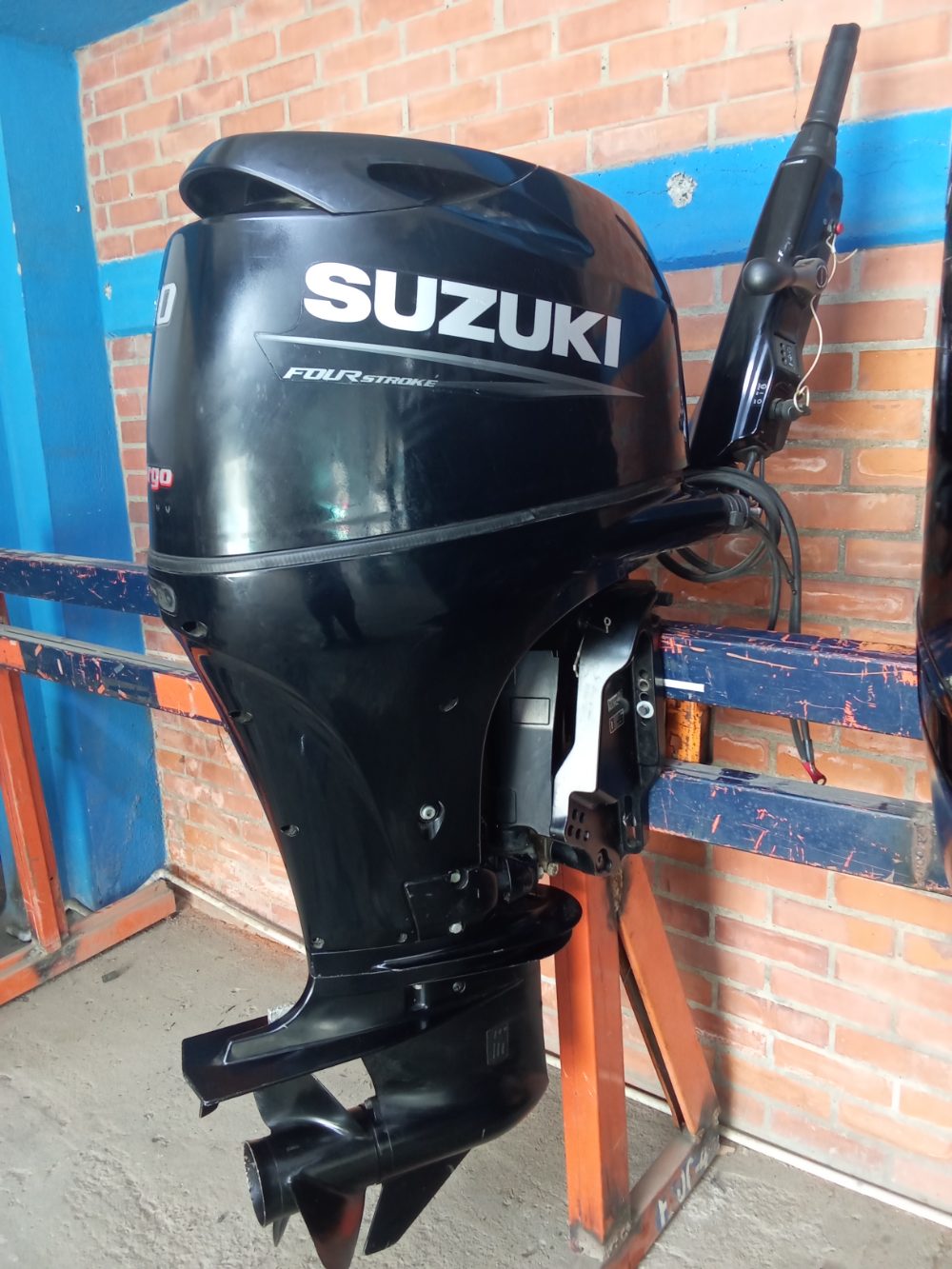 Motor fuera de borda Suzuki 90Hp 4t con brazo — foto 4