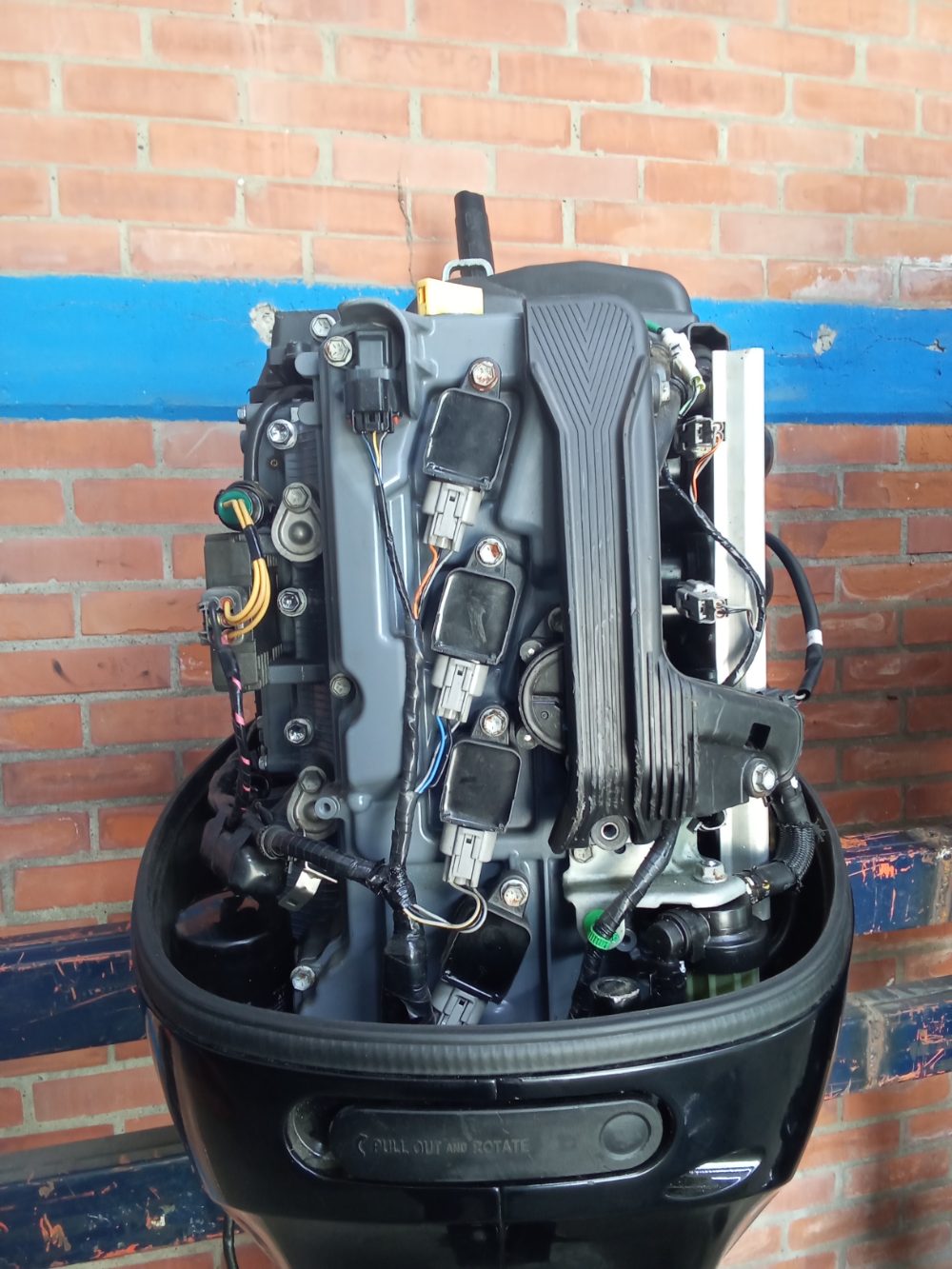 Motor fuera de borda Suzuki 90Hp 4t con brazo — foto 7