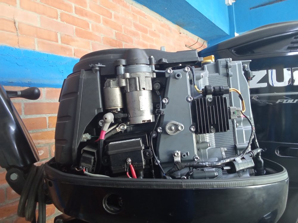 Motor fuera de borda Suzuki 90Hp 4t con brazo — foto 8