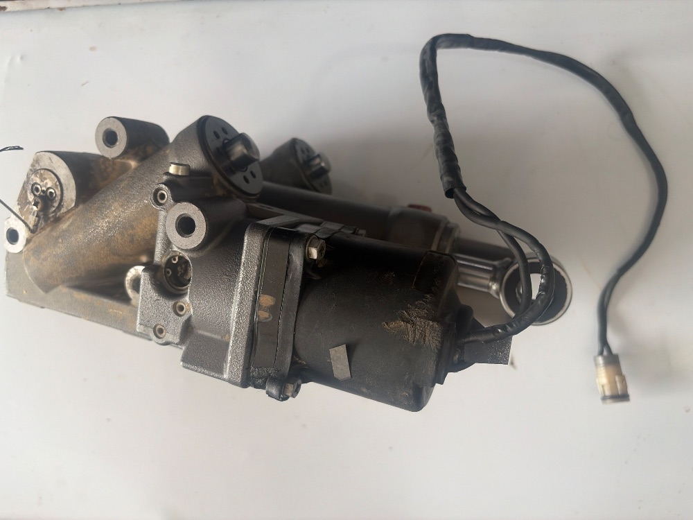 Sistema electro hidráulico de elevación del motor — foto 2