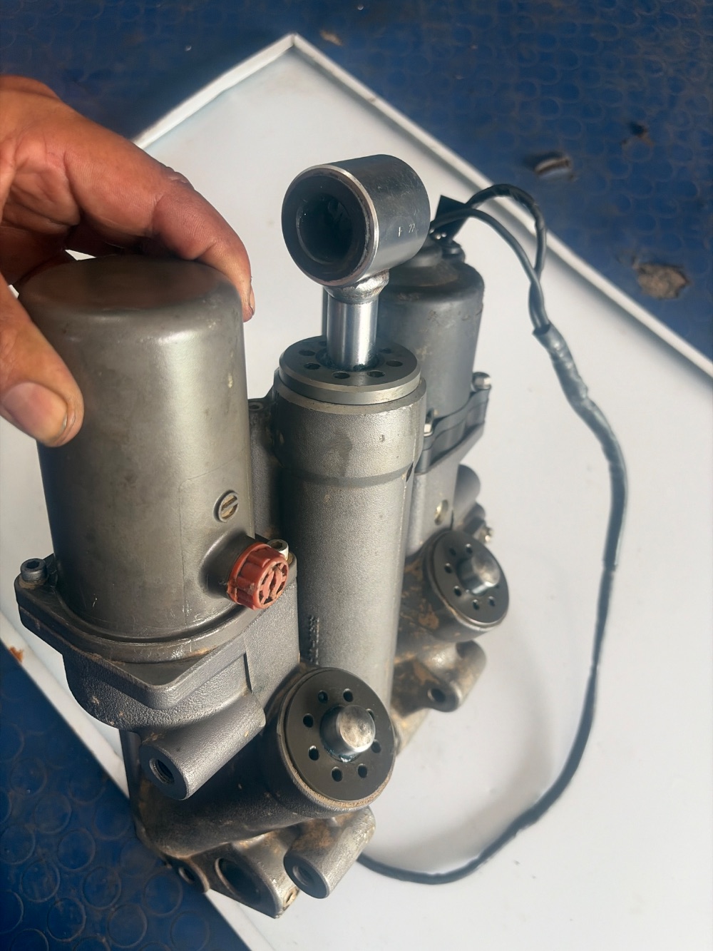 Sistema electro hidráulico de elevación del motor — foto 5