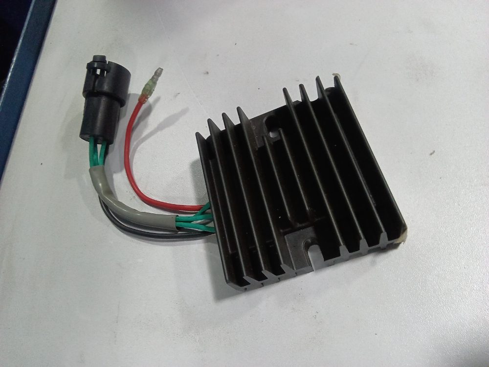 Regulador de voltaje yamaha 100HP