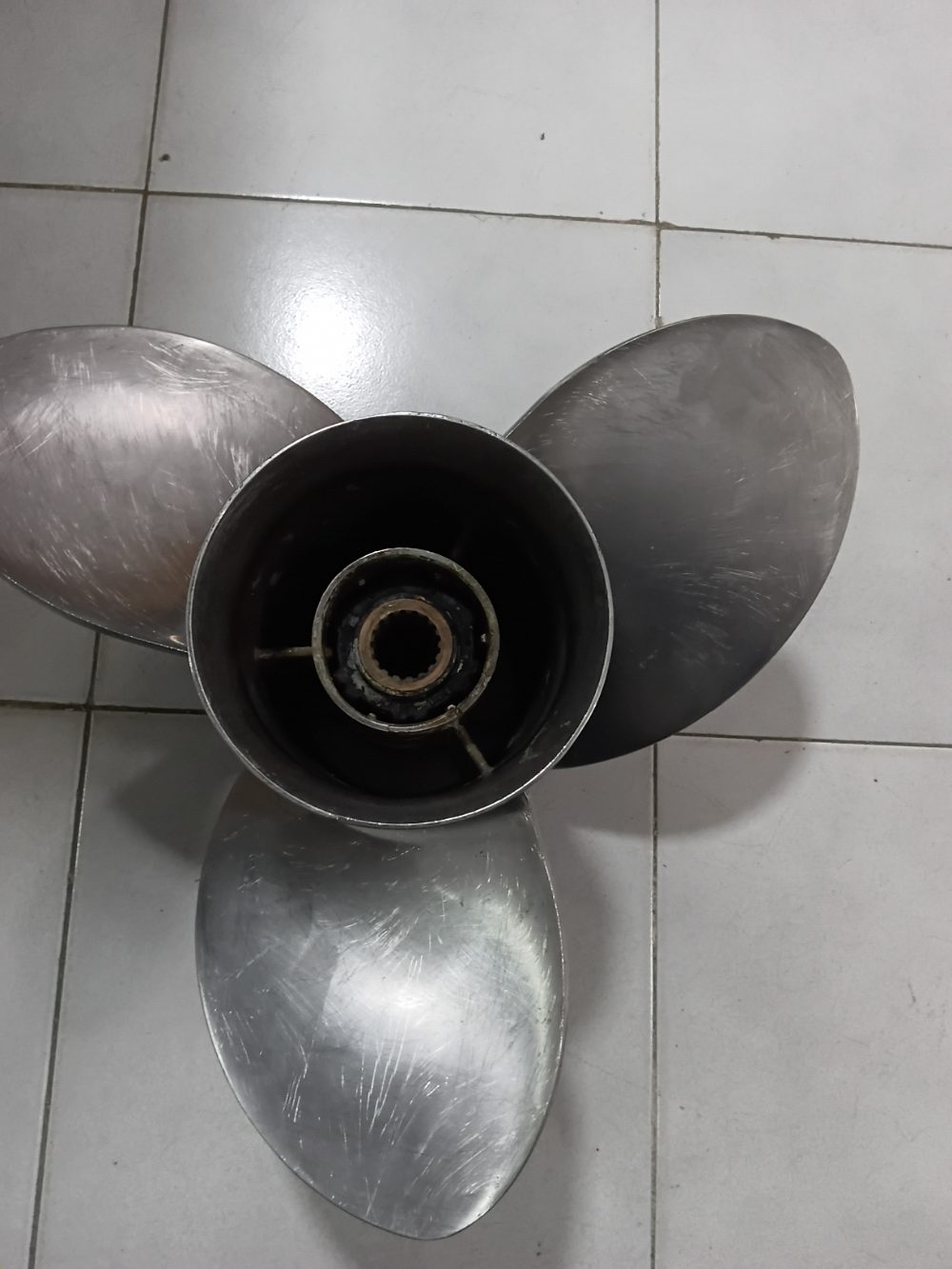 Hélice/propela derecha yamaha 300 - DET paso 17