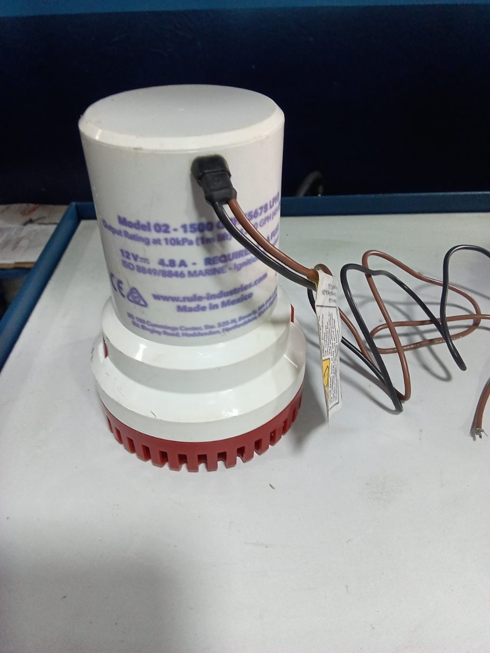 Bomba de achique Rule 1500 (bilge pump) — foto 2